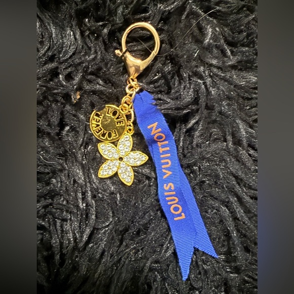 Louis Vuitton key/purse charm - Picture 1 of 1
